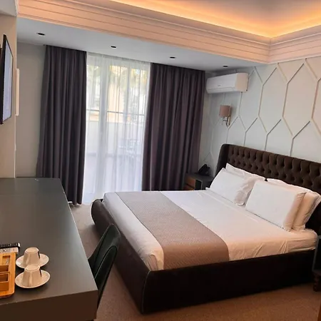 Porta Kavalja Otel Golem (Tirana)