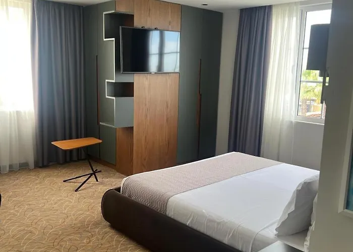 Hotel Porta Kavalja Golem (Tirana)